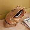 Porte-revues grenouille en rotin – Création Olivier Cajan "Frog" – Image 11