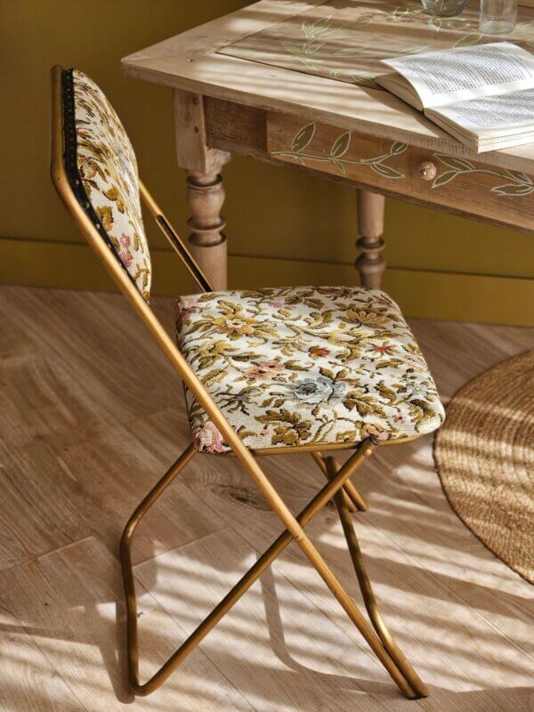 Chaise pliante vintage Lafuma « Chantazur » – métal doré & tissu floral d’origine