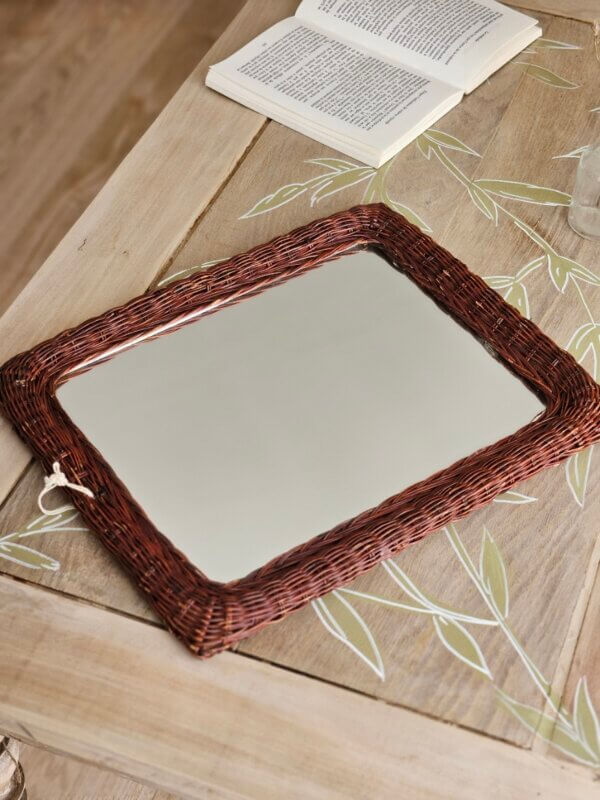 Miroir vintage rectangulaire en rotin – Années 70