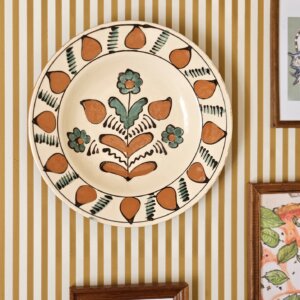 Assiette murale en terre cuite décor peint main