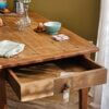 Table de ferme ancienne en noyer – Pièce unique rénovée | ORANE – Image 7