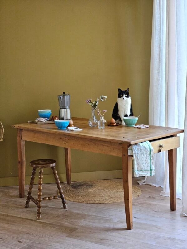 Table de ferme ancienne en noyer – Pièce unique rénovée | ORANE