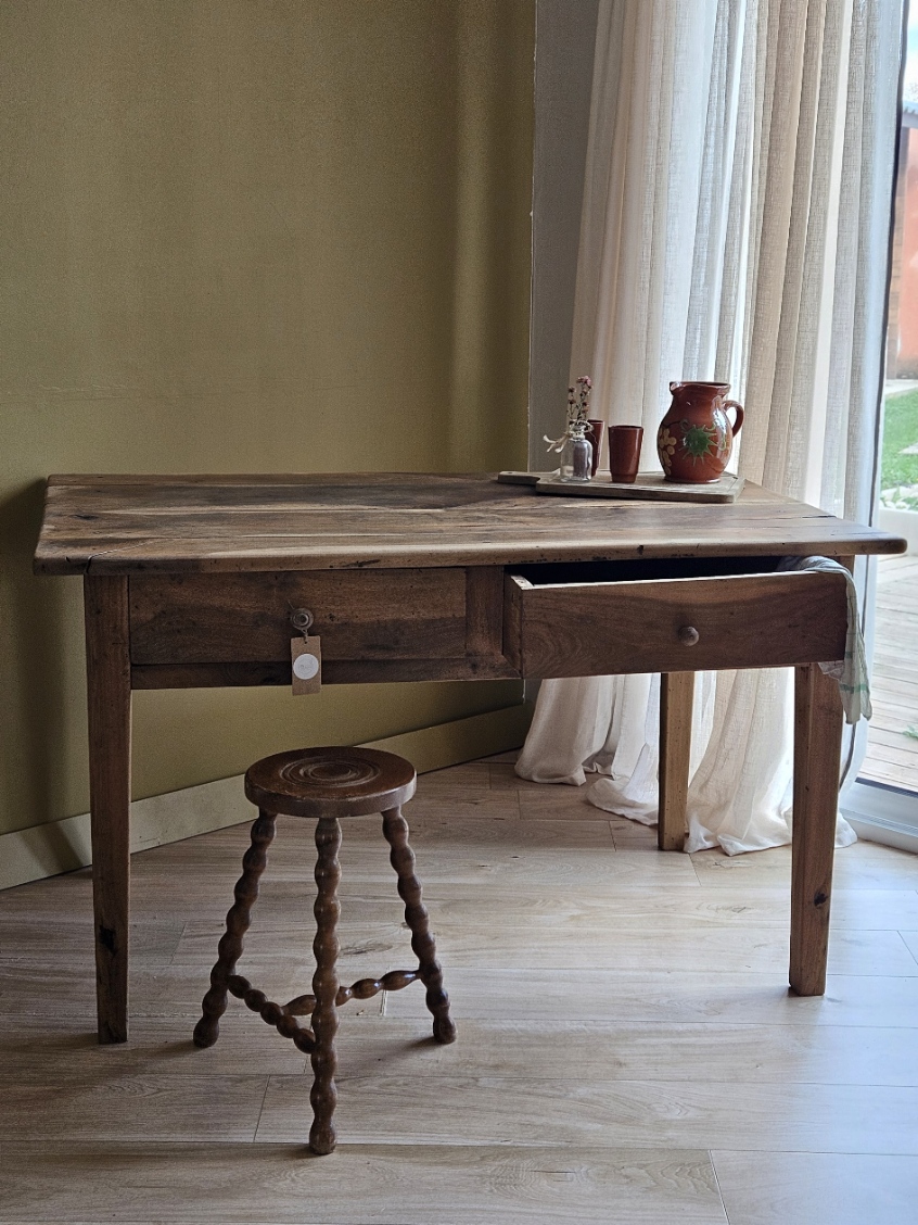 Table ancienne en noyer massif rénovée | GAYA – Image 12