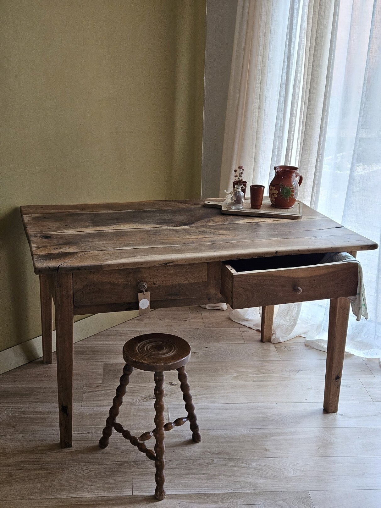 Table ancienne en noyer massif rénovée | GAYA – Image 15
