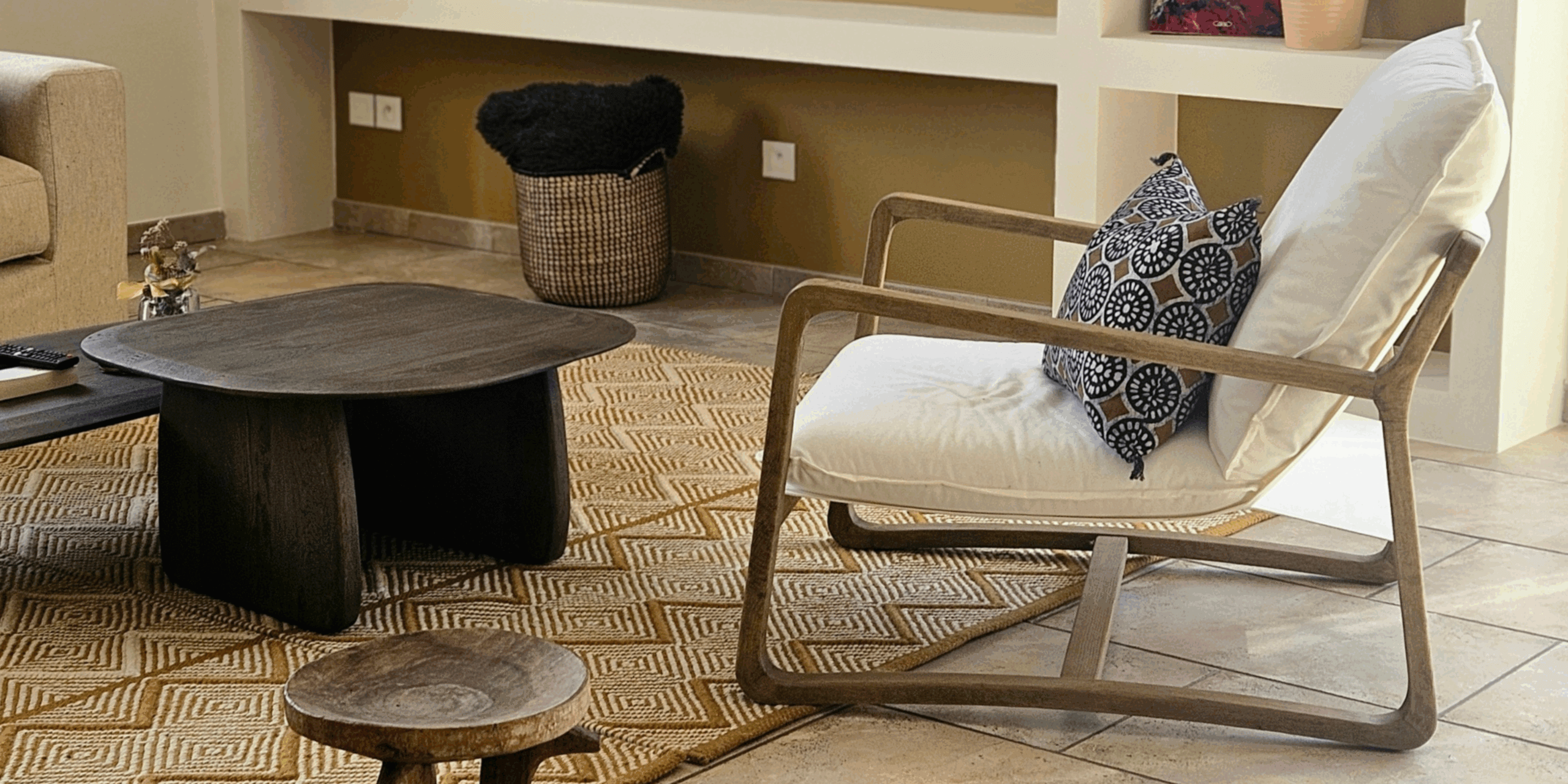 Vue 3D photoréaliste d’un projet de décoration intérieure de style bohème nomade chic, mettant en scène des niches en placo plâtre sur-mesure, design tendance et chaleureux réalisé par C Rêves Intérieurs.