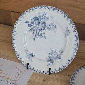 Lot de 4 assiettes à dessert vintage Sarreguemines “Flore U & C” – décor fleurs bleues – terre de fer D21,5 cm