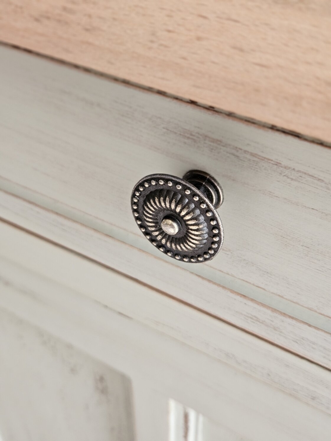 Buffet parisien vintage patiné en bois massif | LEONIE – Image 7