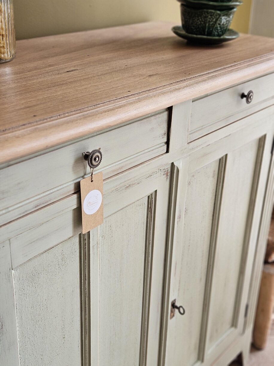 Buffet parisien vintage patiné en bois massif | LEONIE – Image 6