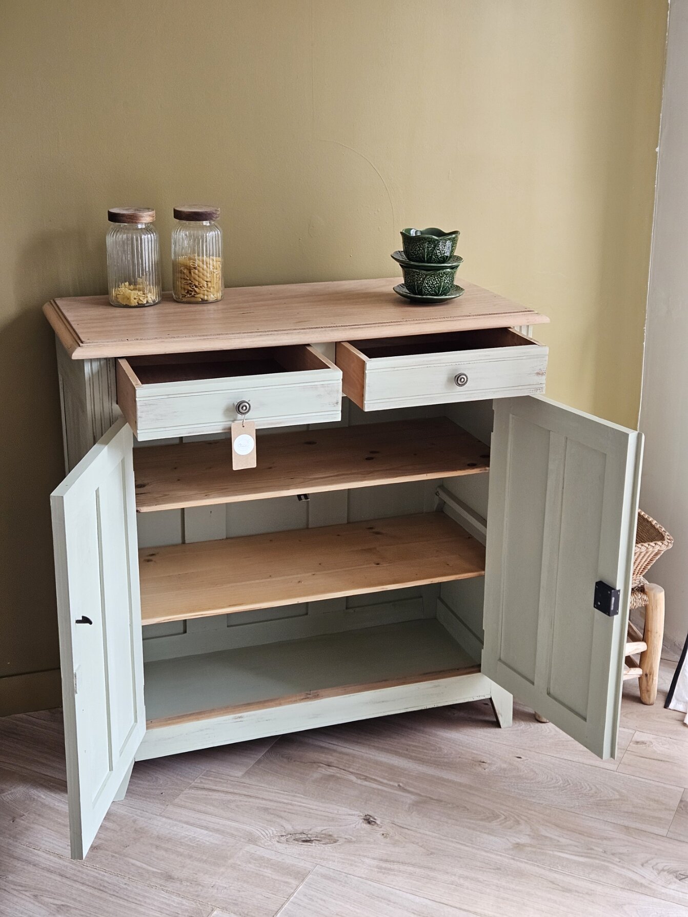 Buffet parisien vintage patiné en bois massif | LEONIE – Image 8