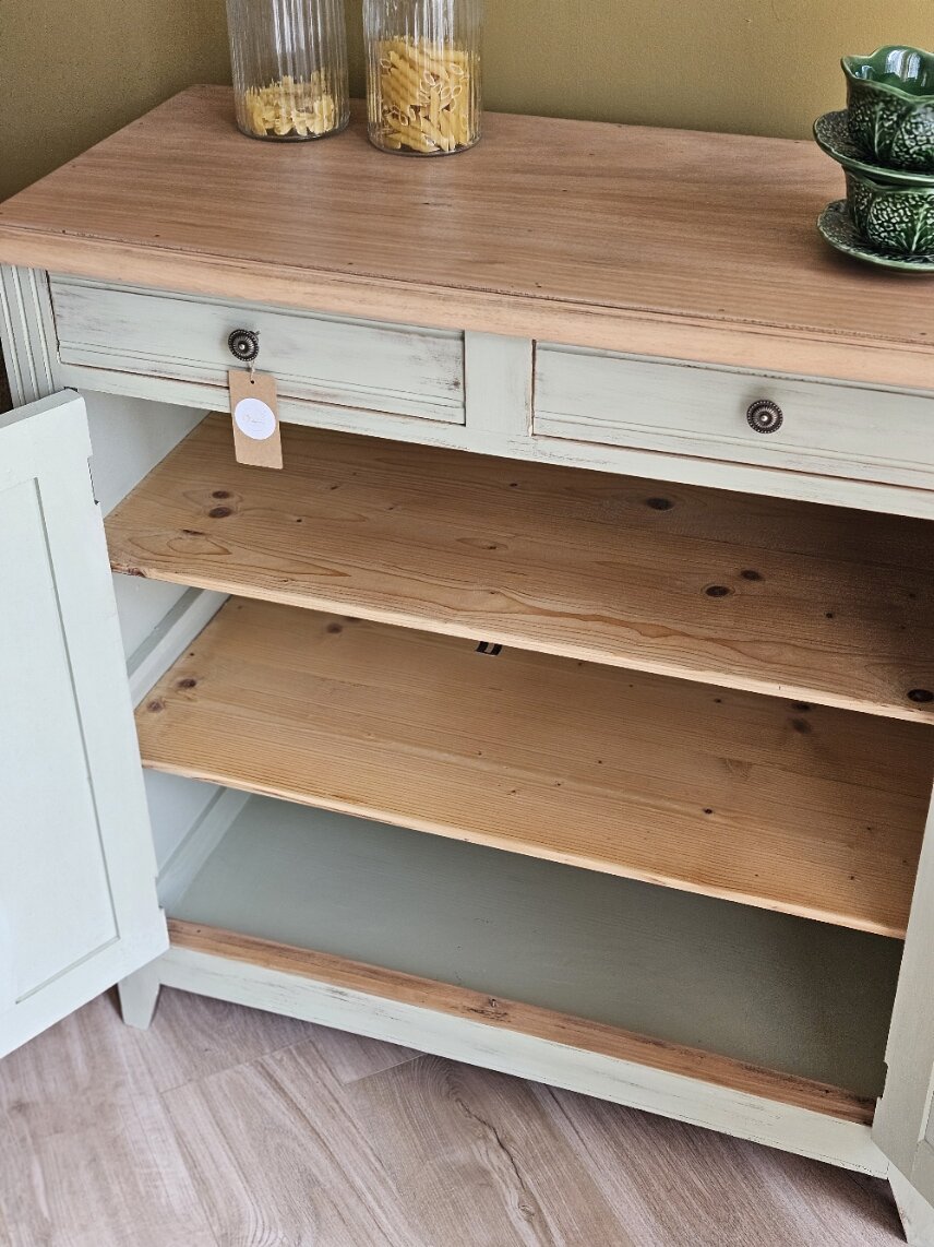 Buffet parisien vintage patiné en bois massif | LEONIE – Image 4