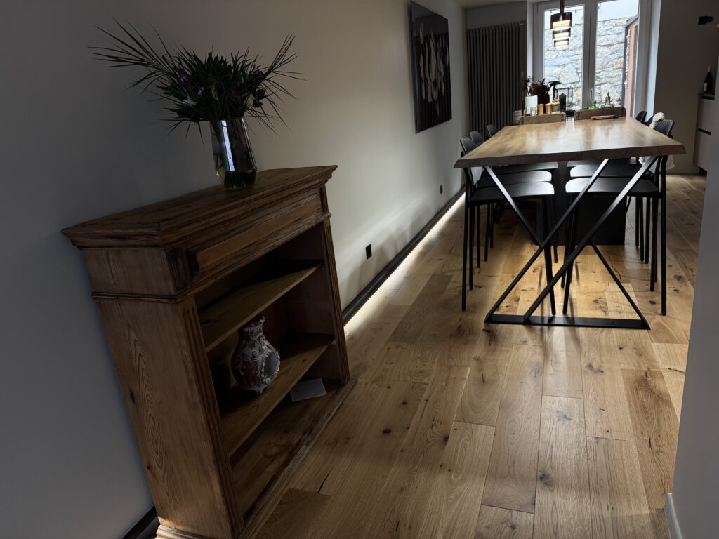 Vaisselier patiné rénové style maison de campagne – pièce unique Les Trésors de Clem