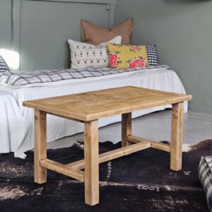 Table basse vintage en chêne massif rénovée “Iris”