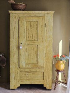 Armoire bonnetière XIXe siècle | Claudia