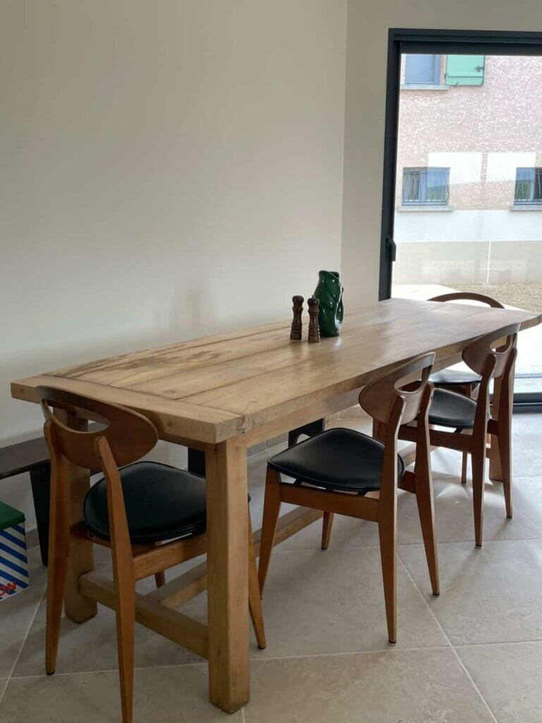 Table de ferme en chêne massif, finition naturelle protection extrême
