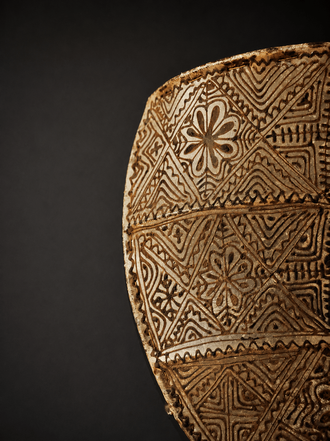 applique décorative marocaine en matière naturelle intégrée dans un projet de rénovation intérieure conçu sur mesure.