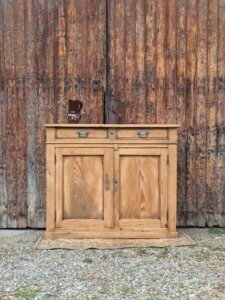 Buffet bas ancien XIXe siècle en bois massif rénové | Henry
